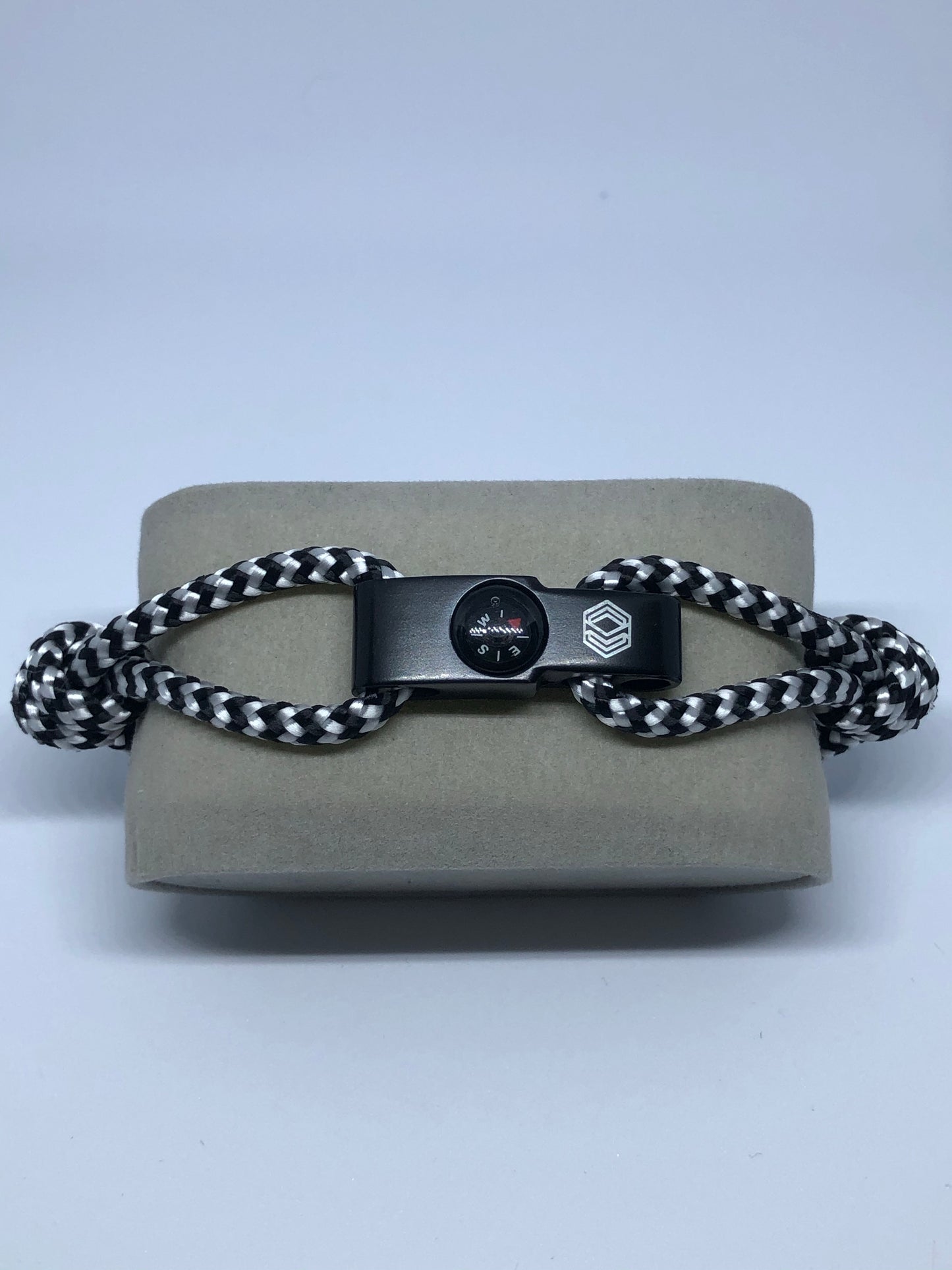 CAP 2 Blanc et Noir
